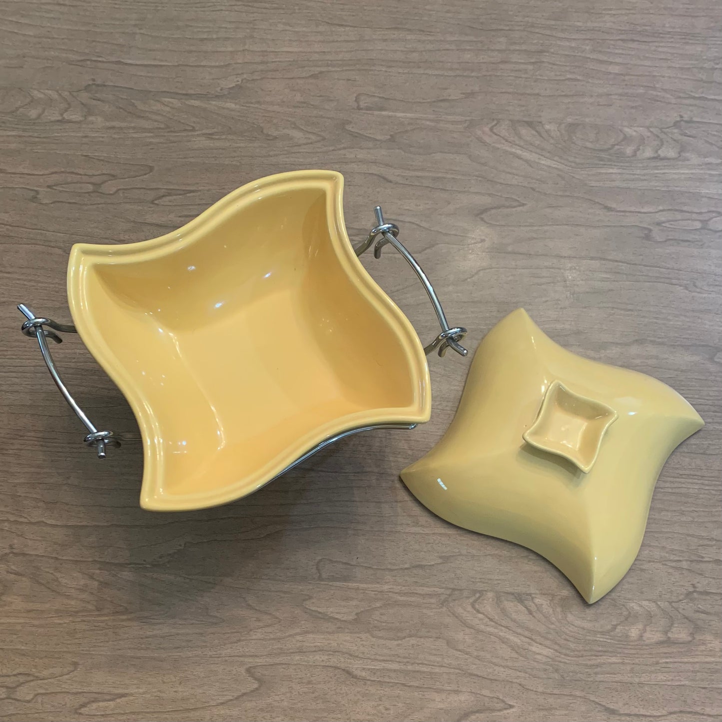 Godinger Porcelain 1 Quart Baker/Chafing Dish with Chrome Warmer Stand